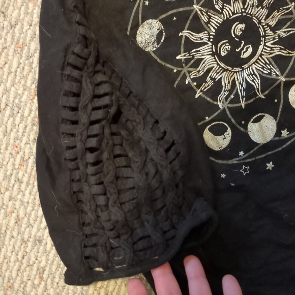 Torrid cutout sleeve shirt - Picture 3 of 4